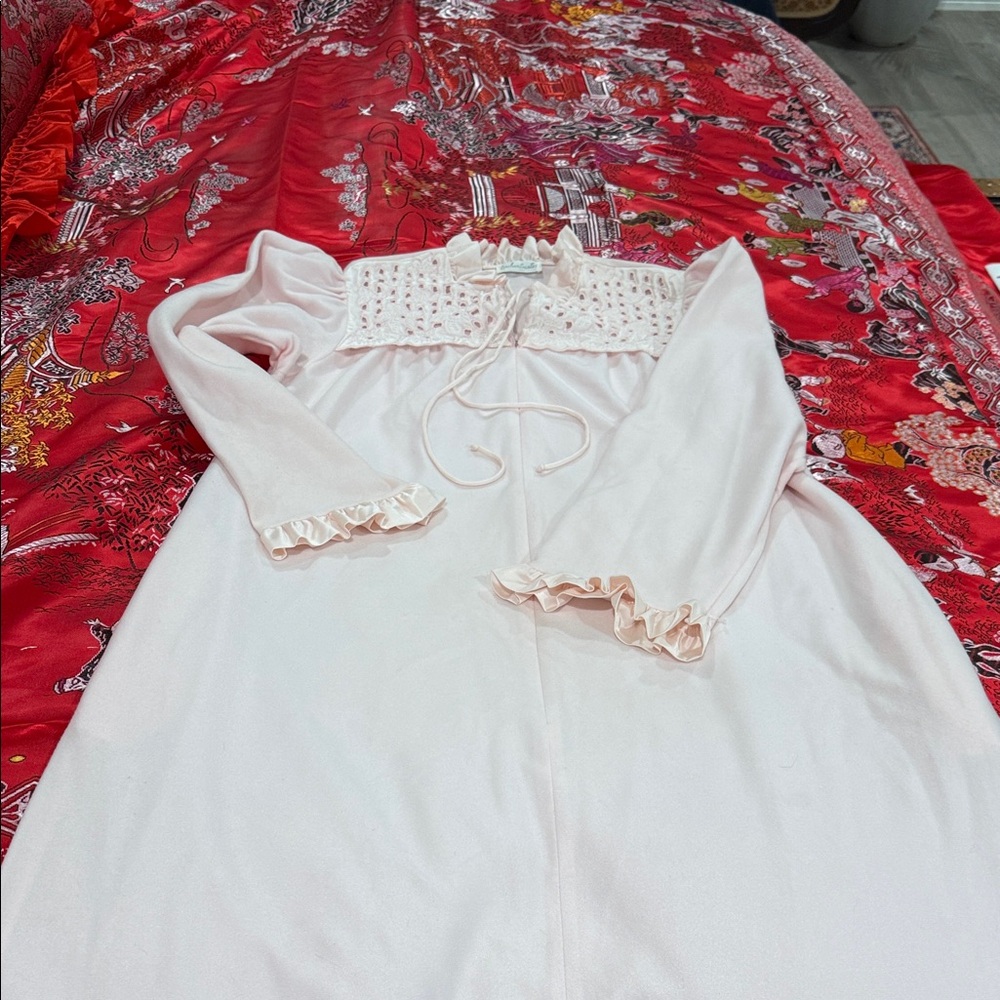 Elegant Pink vintage Long Sleeve Nightgown made in USA